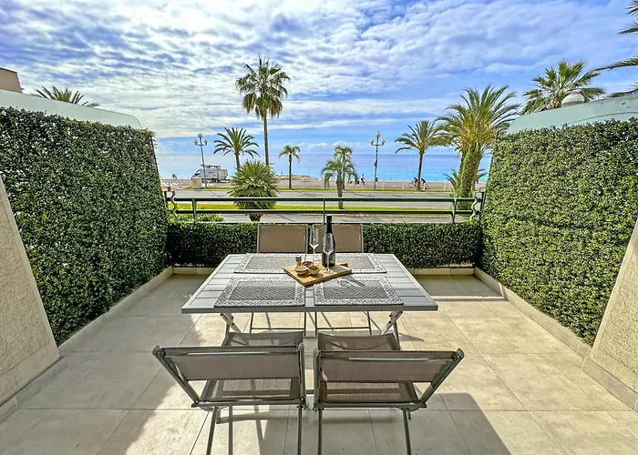 Gorgeous Oceanfront Apartment Promenade