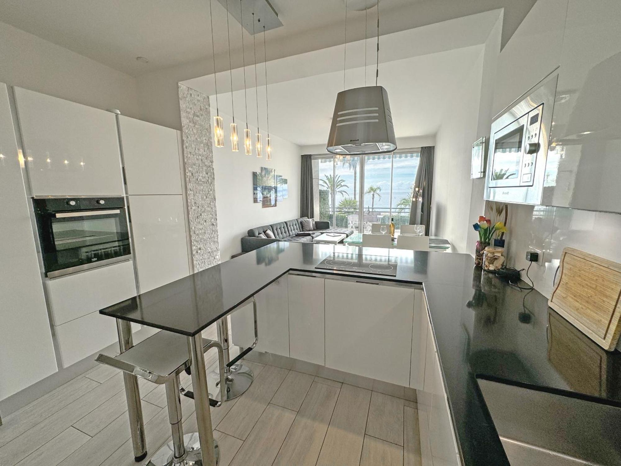 Gorgeous Oceanfront Promenade Appartamento