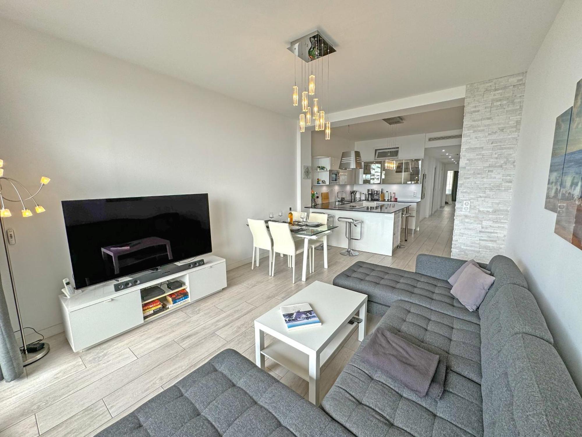 Gorgeous Oceanfront Promenade Appartamento Nizza