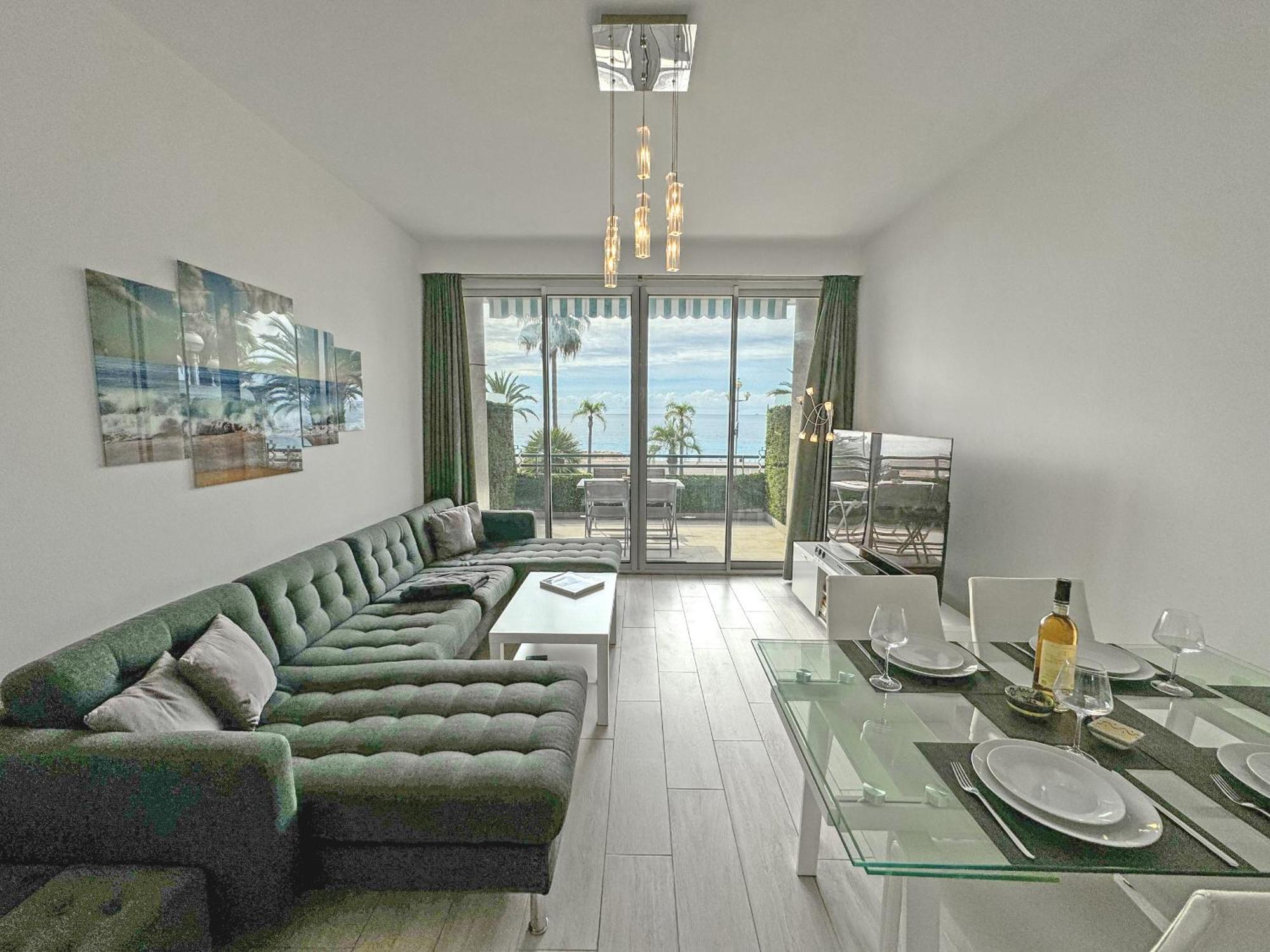 Gorgeous Oceanfront Promenade Nizza