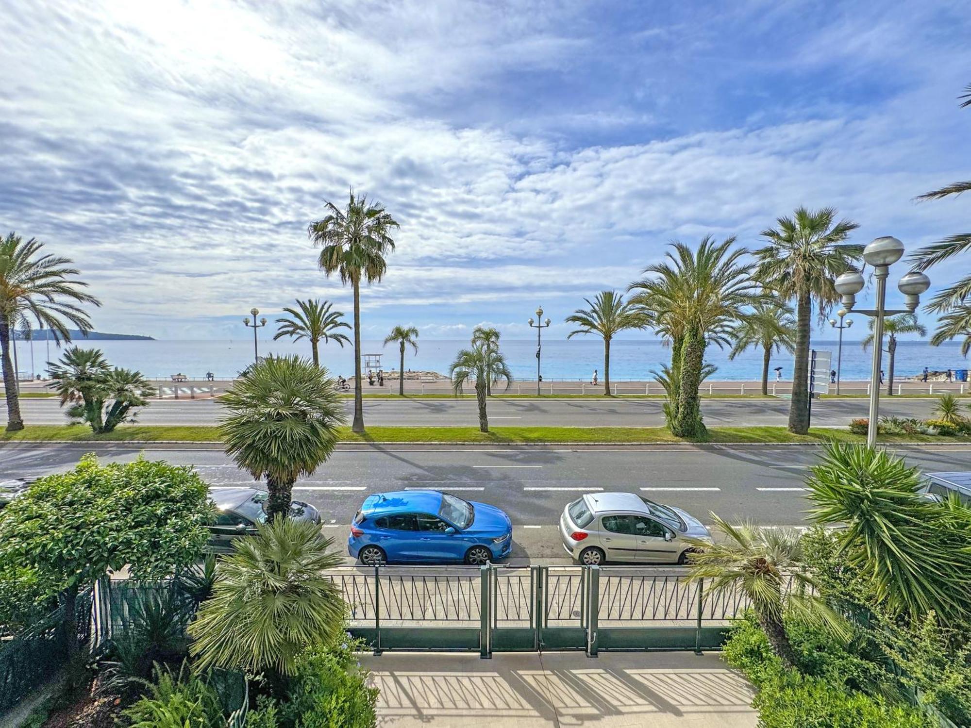 Gorgeous Oceanfront Promenade Nizza